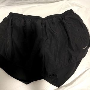 Women’s Nike dryfit shorts size XL